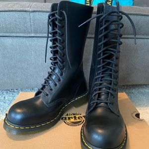 Dr. Martens black classic boot